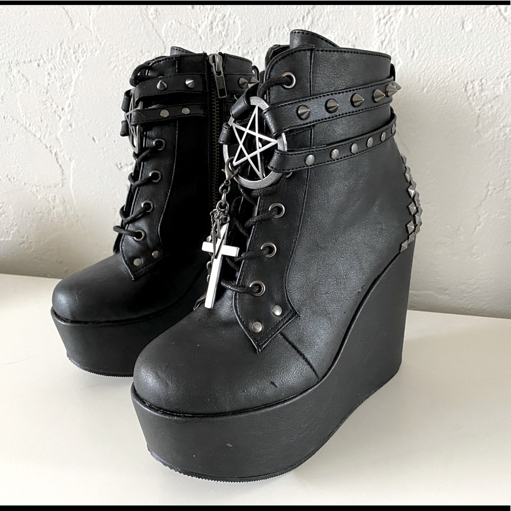 Vegan leather PENTAGRAM platforms with chain POISON 101